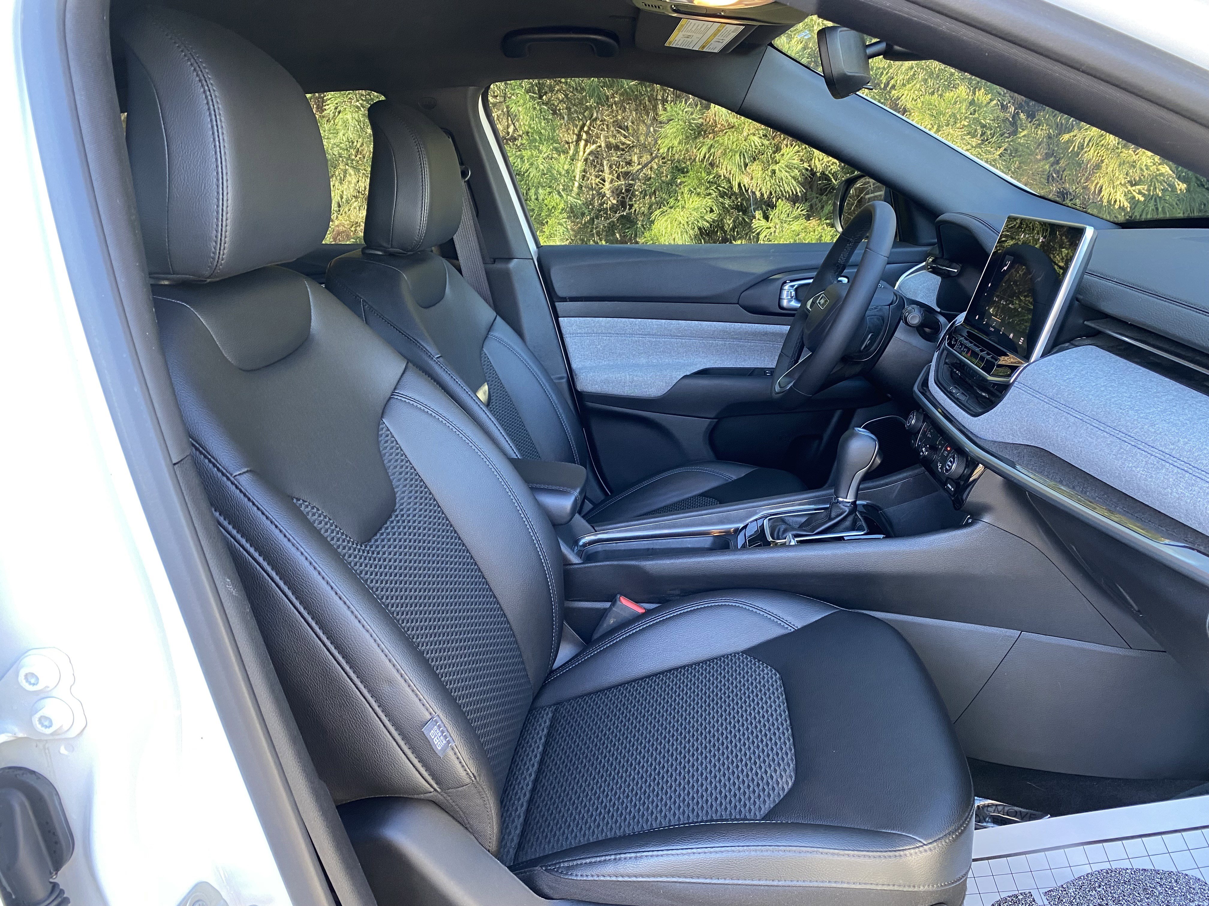 Used 2024 Jeep Compass Latitude image 34