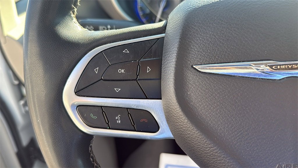 Used 2022 Chrysler Pacifica Touring-L image 22