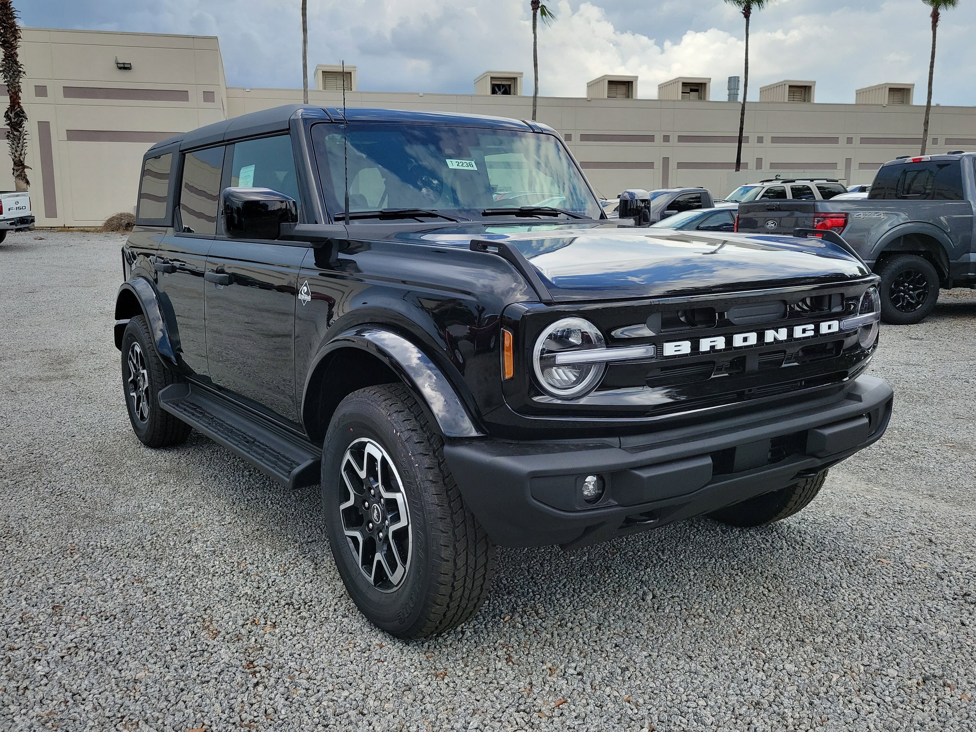 New 2026 Ford Bronco Outer Banks AWD/4WD image 2