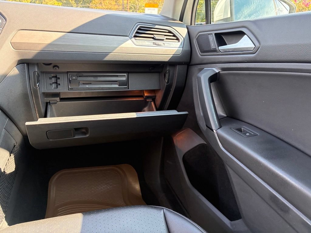 Used 2019 Volkswagen Tiguan SE AWD/4WD image 43