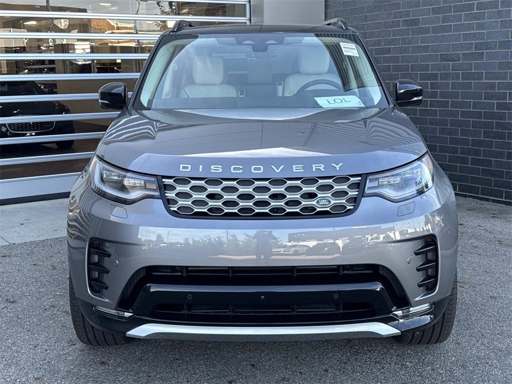 New 2026 Land Rover Discovery Limited Edition image 2