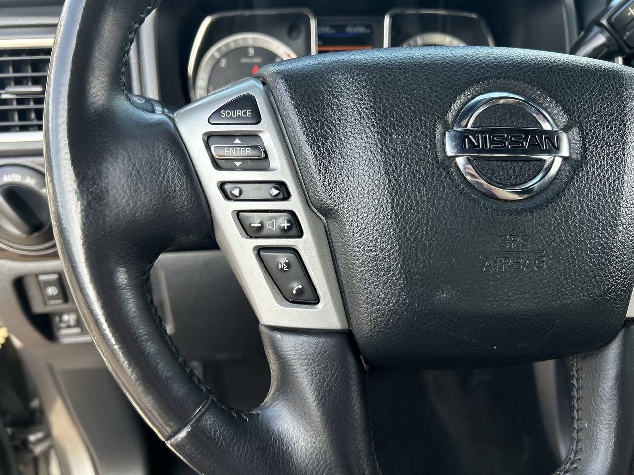 Used 2019 Nissan Titan SL w/ Midnight Edition AWD/4WD image 20