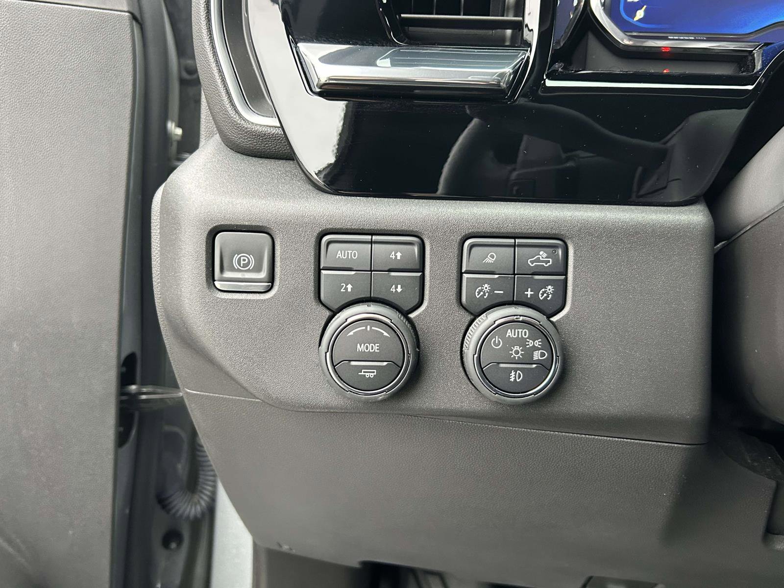 Used 2024 Chevrolet Silverado 1500 LT Trail Boss w/ LT Trail Boss Premium Package image 19