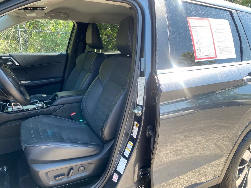 Used 2025 Mitsubishi Outlander SE AWD/4WD image 13