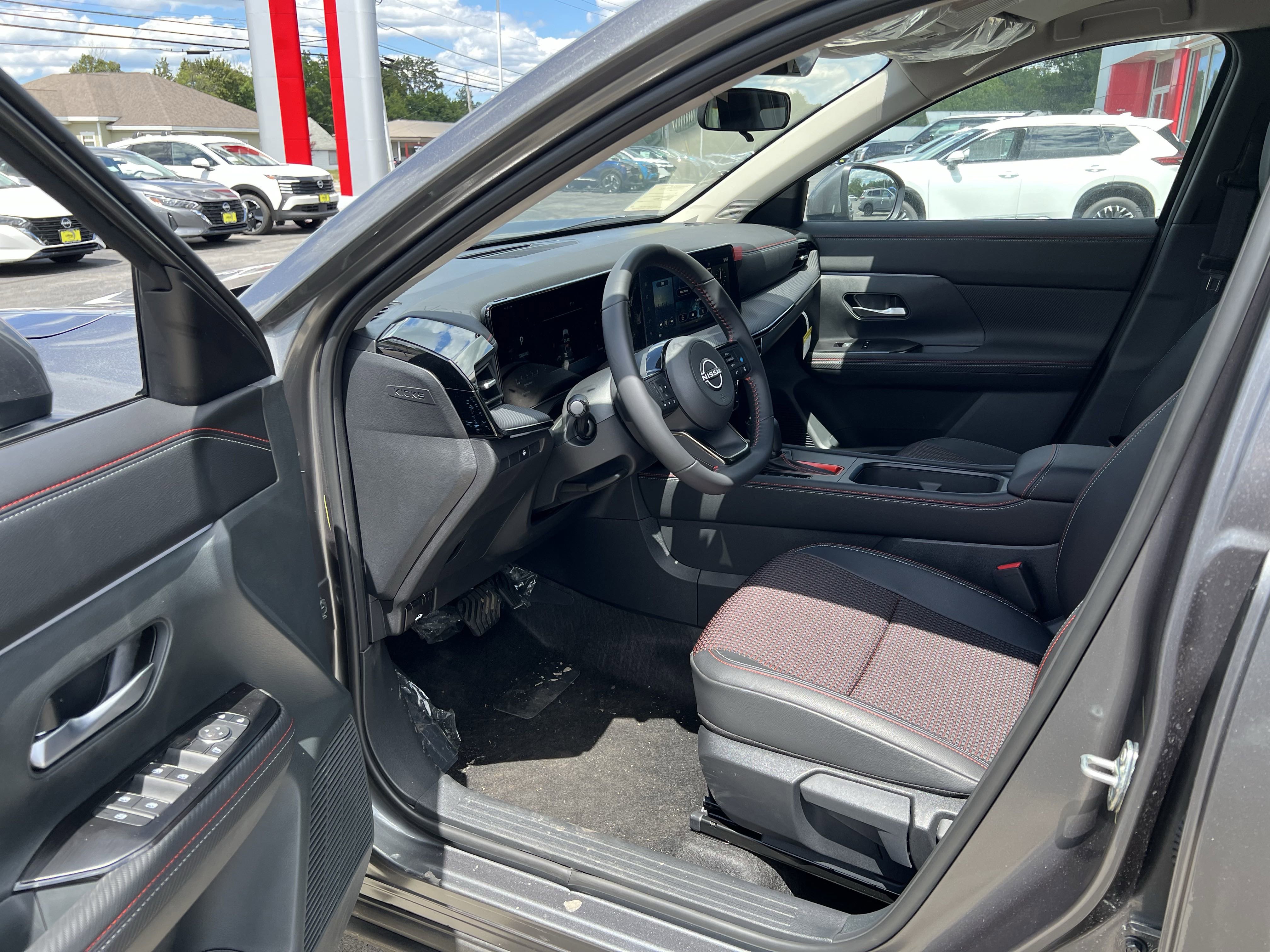 New 2025 Nissan Kicks SR image 4