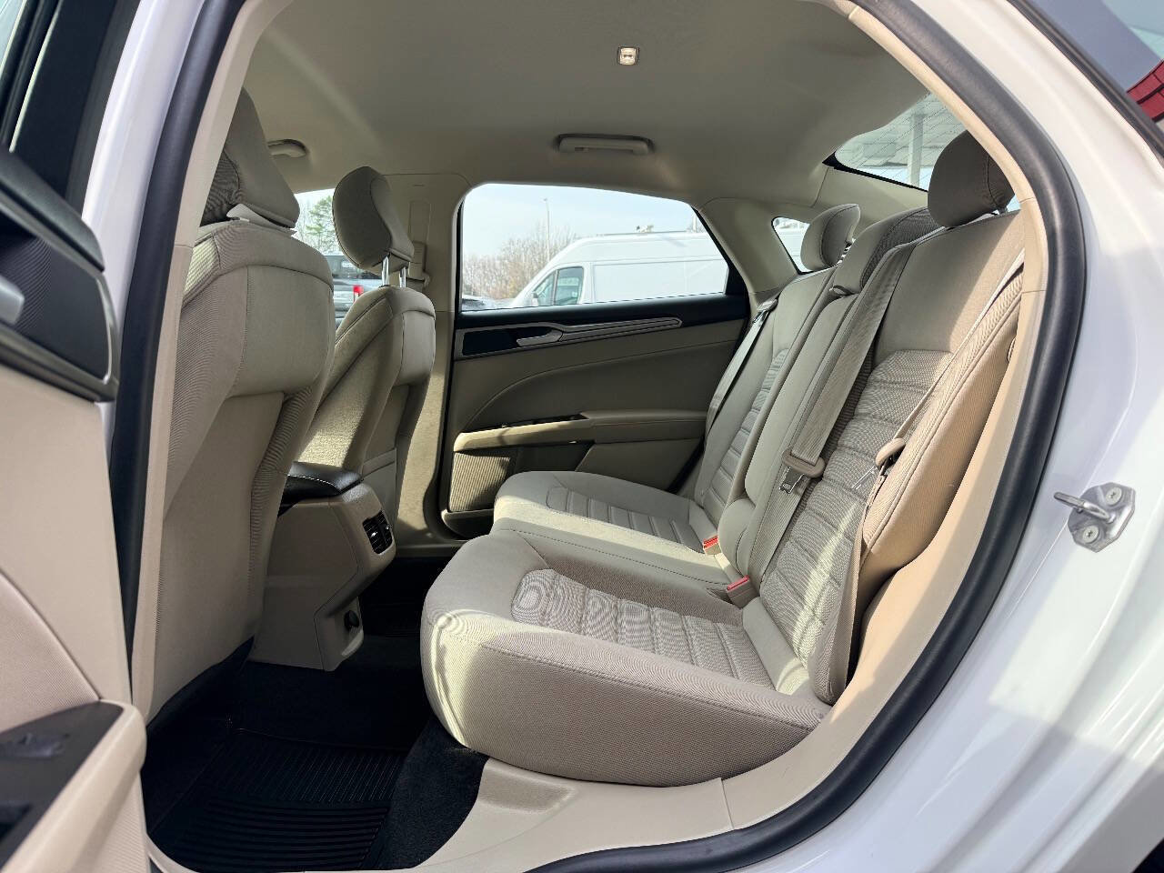 Used 2020 Ford Fusion SE image 29