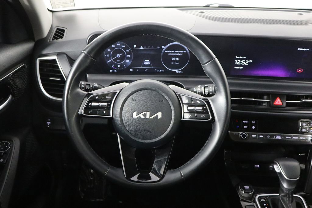 Used 2025 Kia Seltos EX FWD image 7