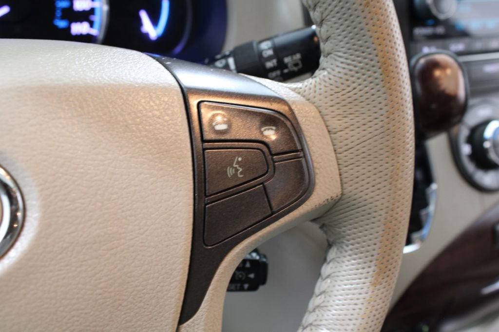 Used 2013 Toyota Sienna XLE image 27