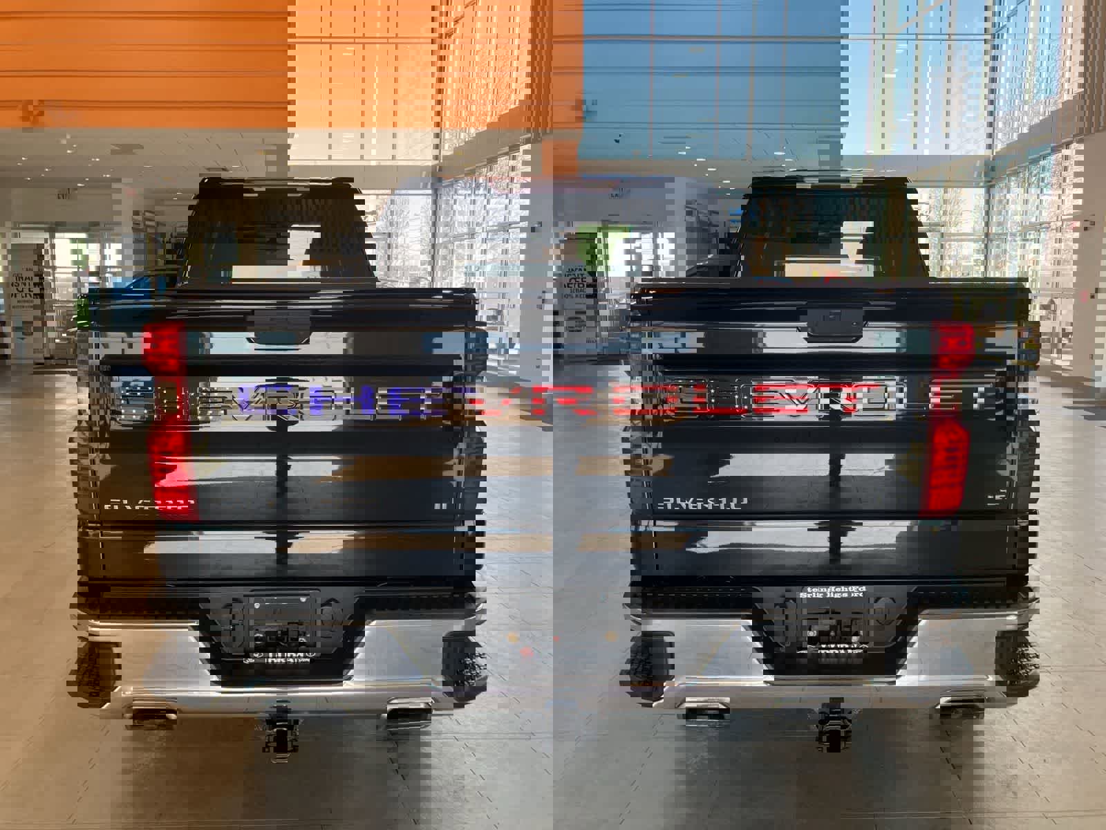 Used 2021 Chevrolet Silverado 1500 LT w/ Z71 Off-Road Package image 6