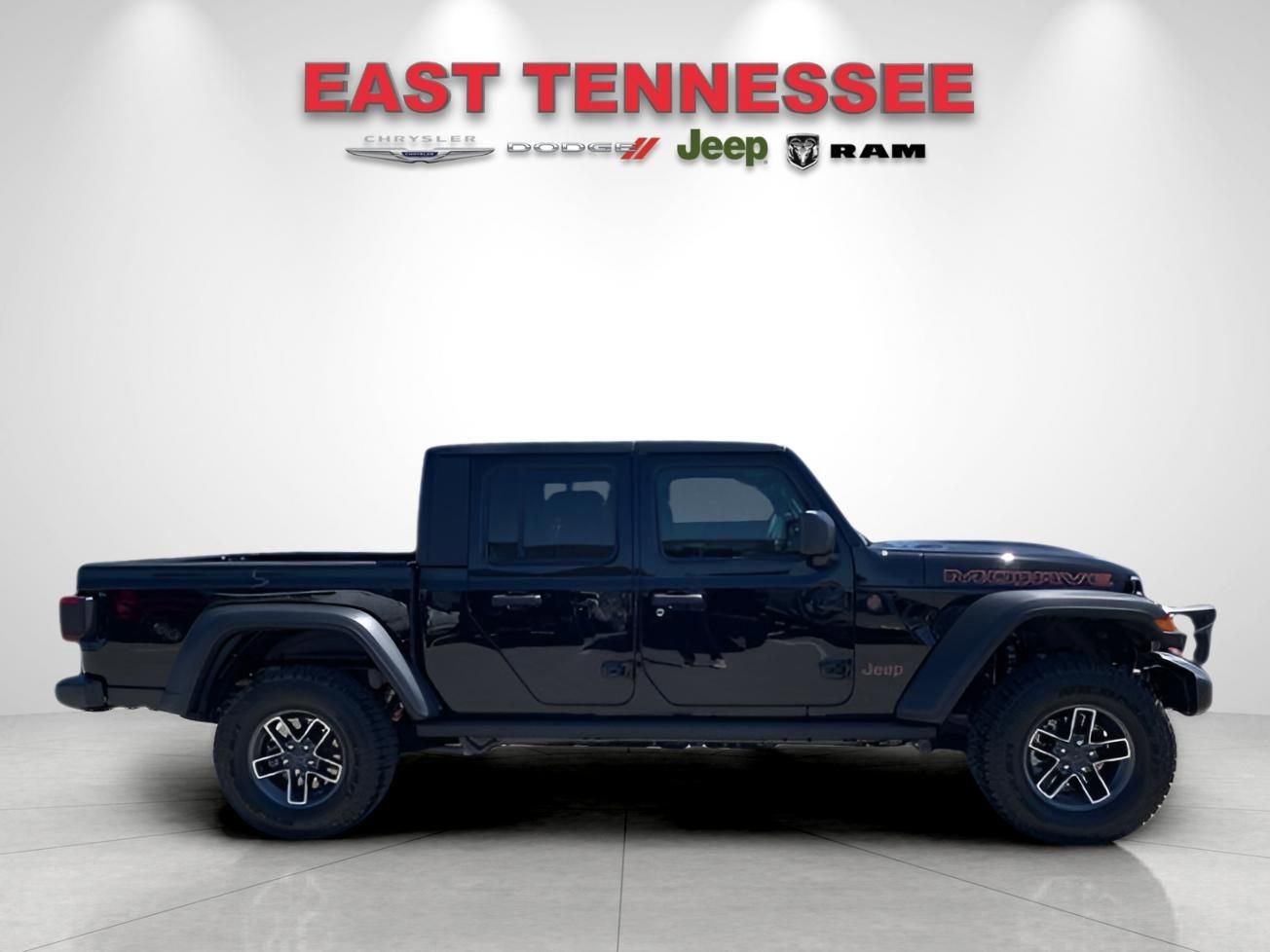 Used 2025 Jeep Gladiator Mojave w/ Convenience Group AWD/4WD image 2