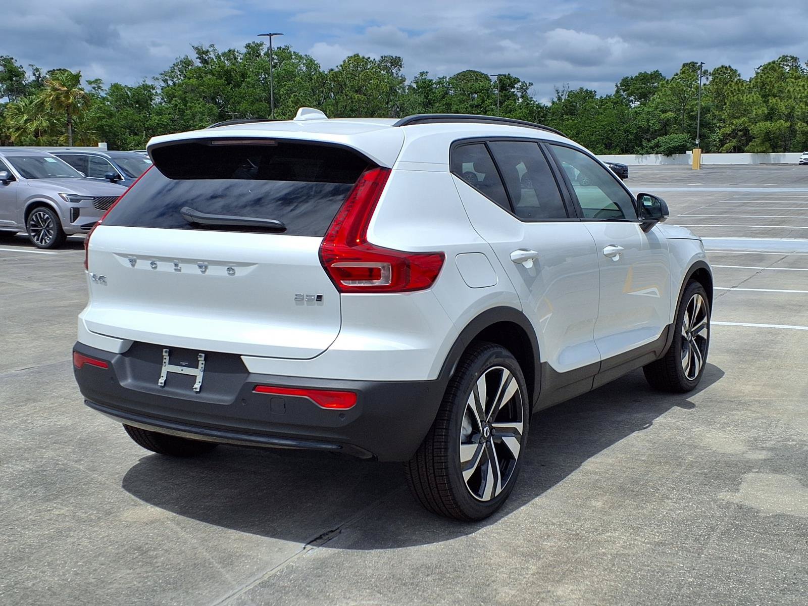 New 2026 Volvo XC40 B5 Ultra w/ Protection Package Premier AWD/4WD image 7