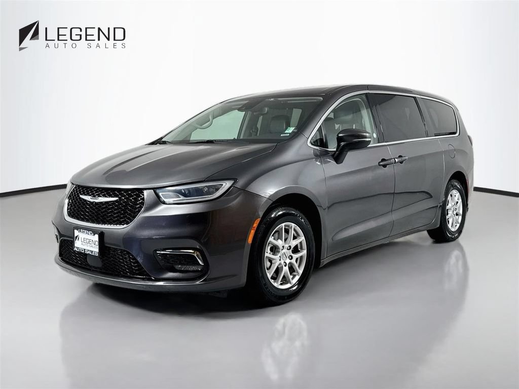 Used 2023 Chrysler Pacifica Touring-L FWD image 1