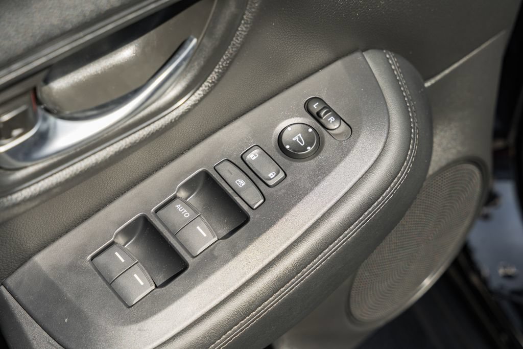 Certified 2025 Honda HR-V LX image 32