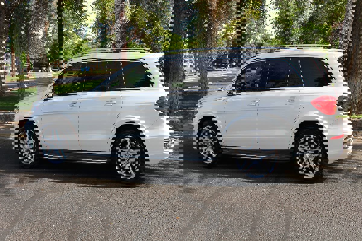 Used 2015 Mercedes-Benz GL 550 4MATIC image 50
