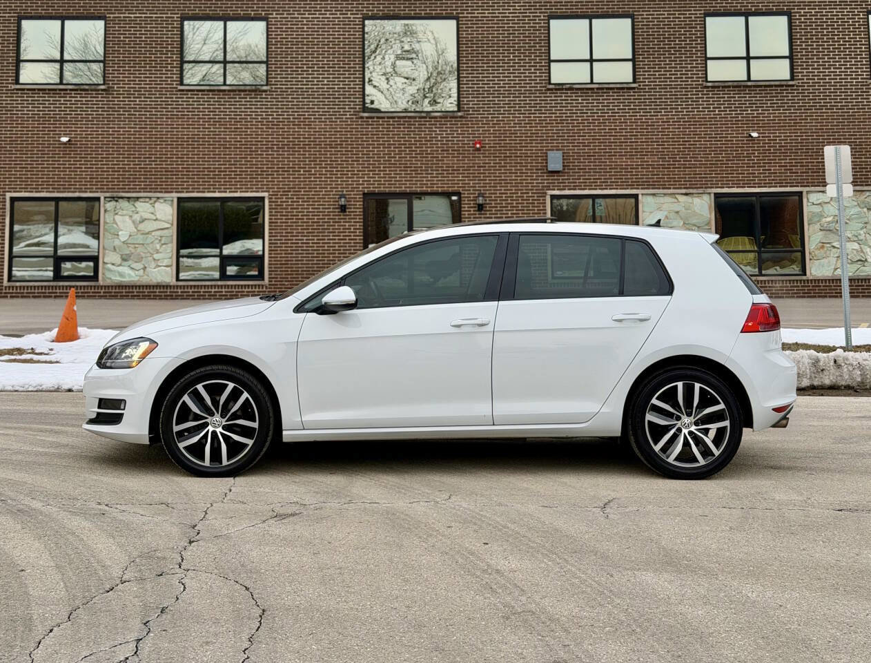 Used 2015 Volkswagen Golf SE image 4