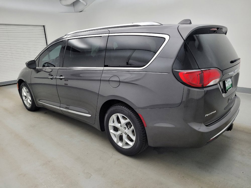 Used 2017 Chrysler Pacifica Touring-L Plus FWD image 3
