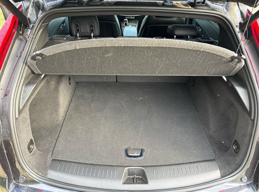 Used 2023 Cadillac XT4 Luxury w/ Cold Weather Package FWD image 16
