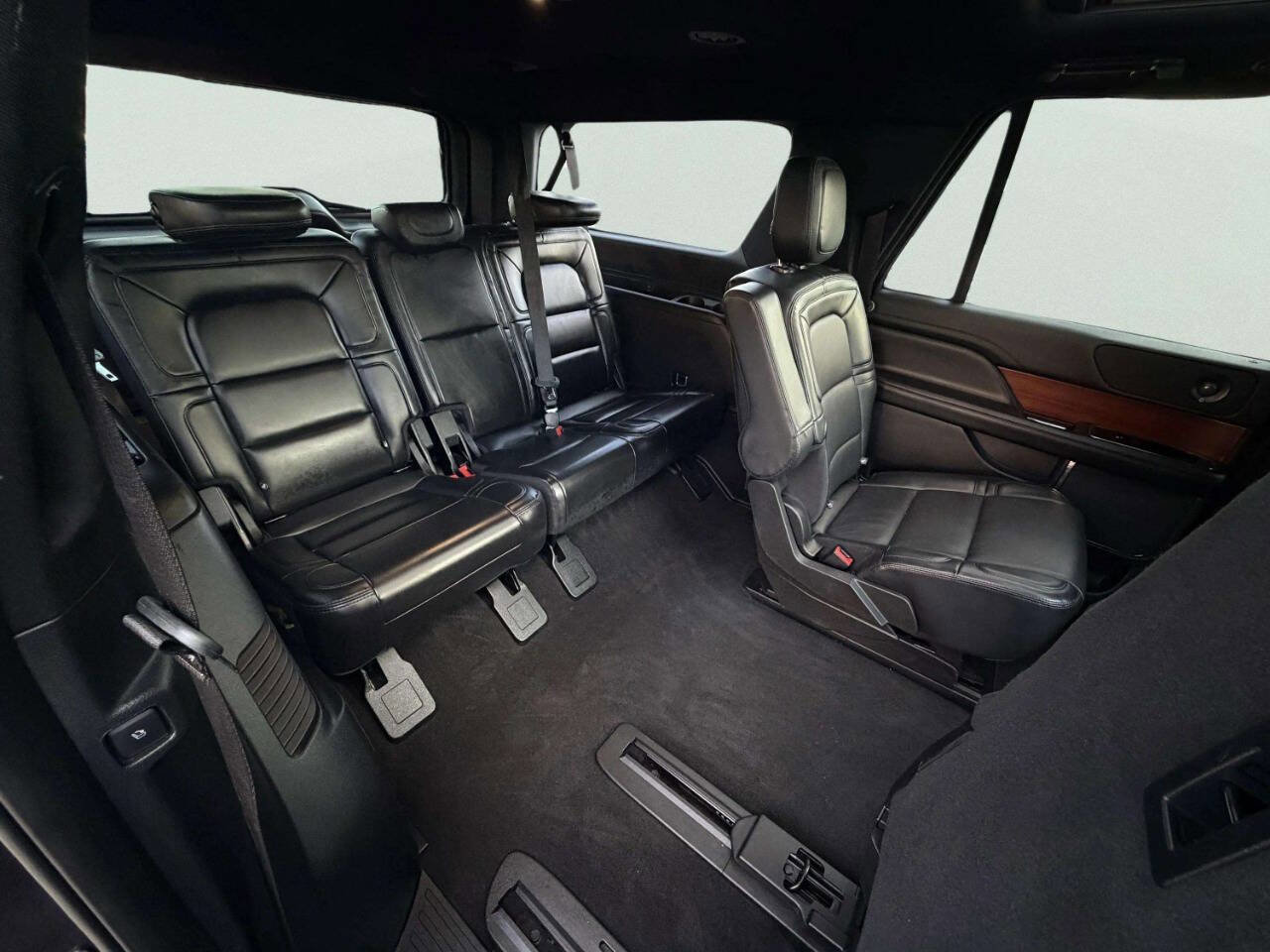 Used 2020 Lincoln Navigator L Reserve image 28