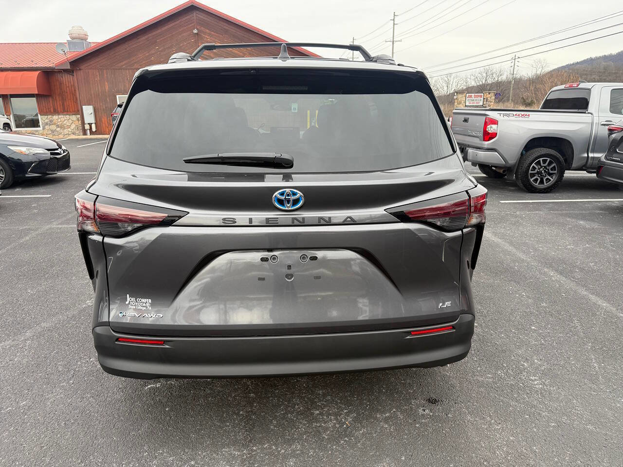 Used 2025 Toyota Sienna LE image 5