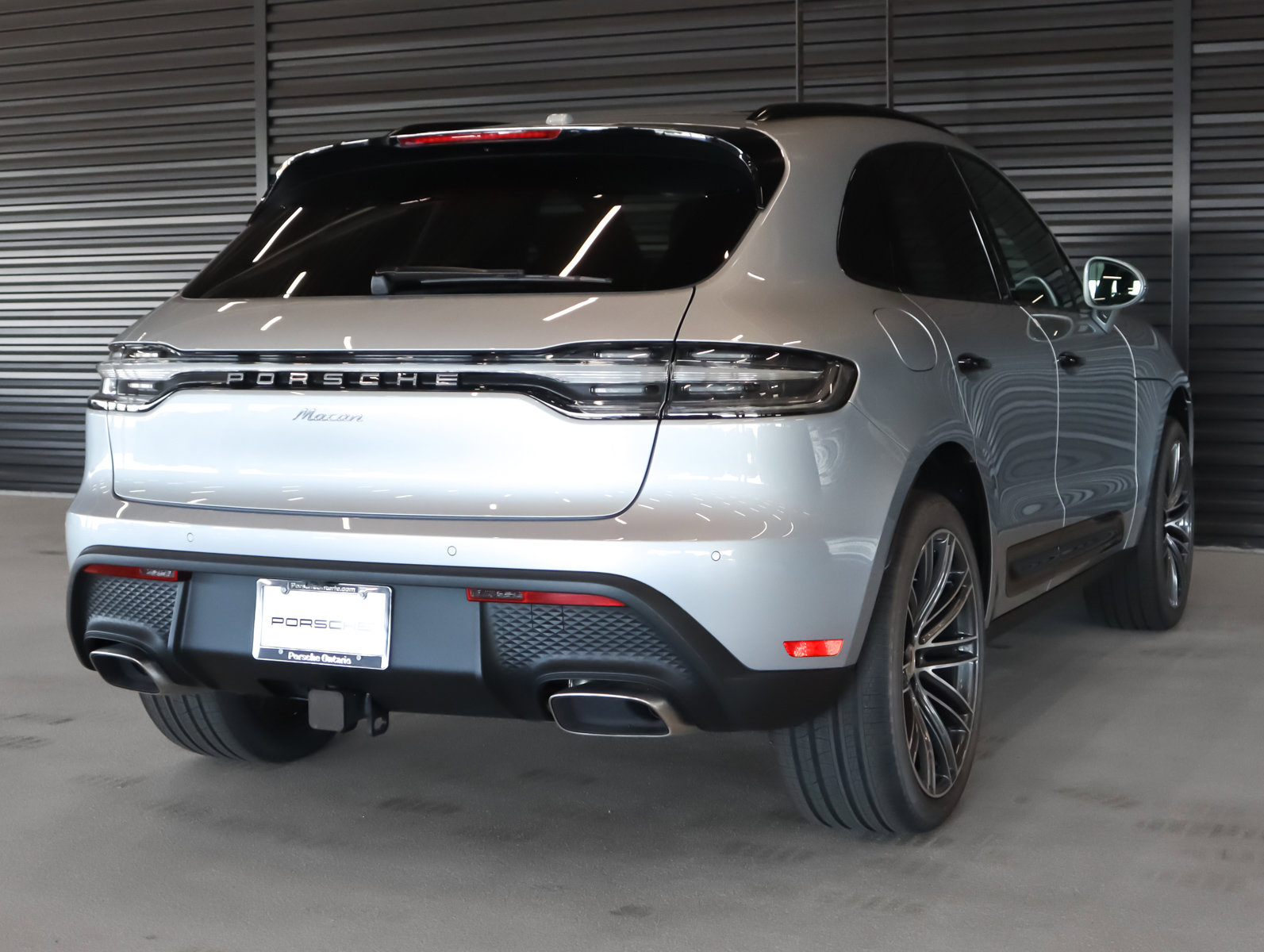 Used 2025 Porsche Macan image 10