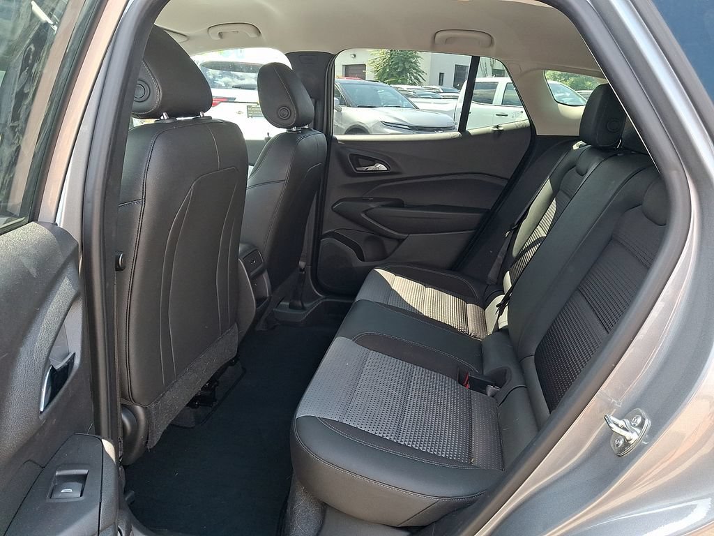 Used 2025 Chevrolet Trax LT w/ Driver Confidence Package FWD image 12
