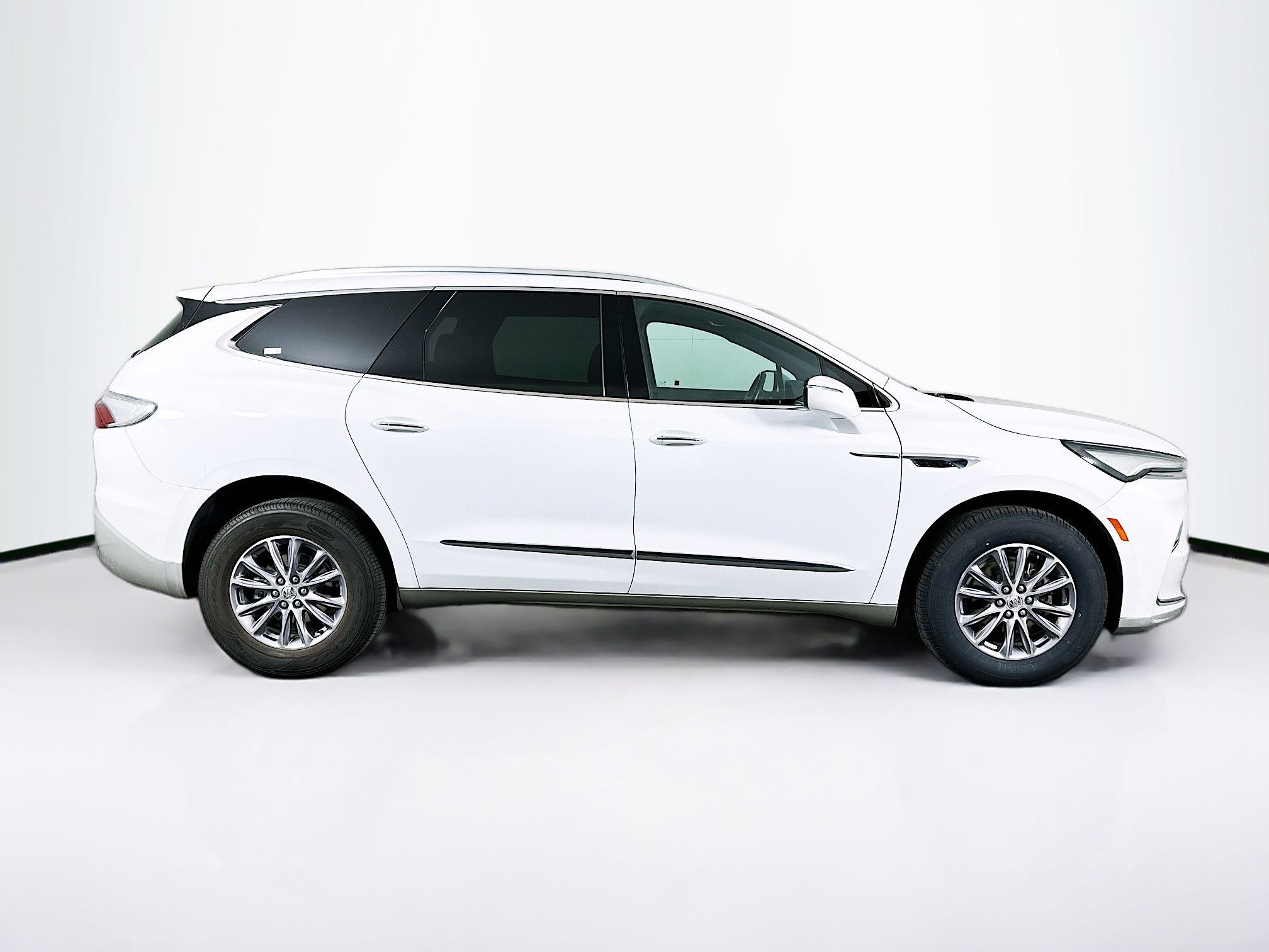 Used 2024 Buick Enclave Essence image 10