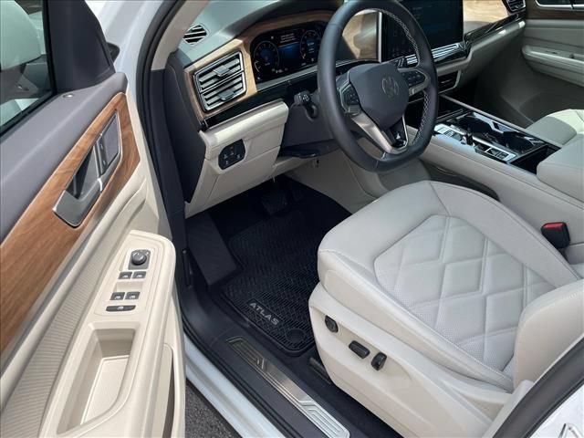 Used 2026 Volkswagen Atlas SE w/ Panoramic Sunroof Package FWD image 7