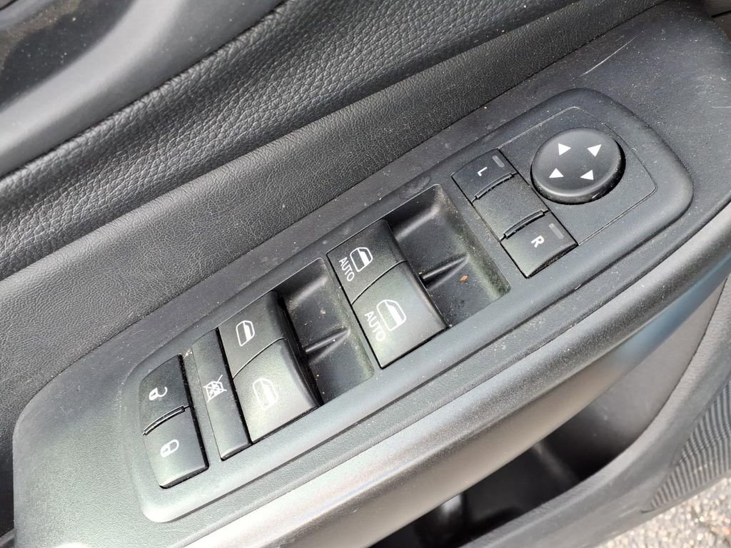 Used 2020 Jeep Cherokee Trailhawk image 14