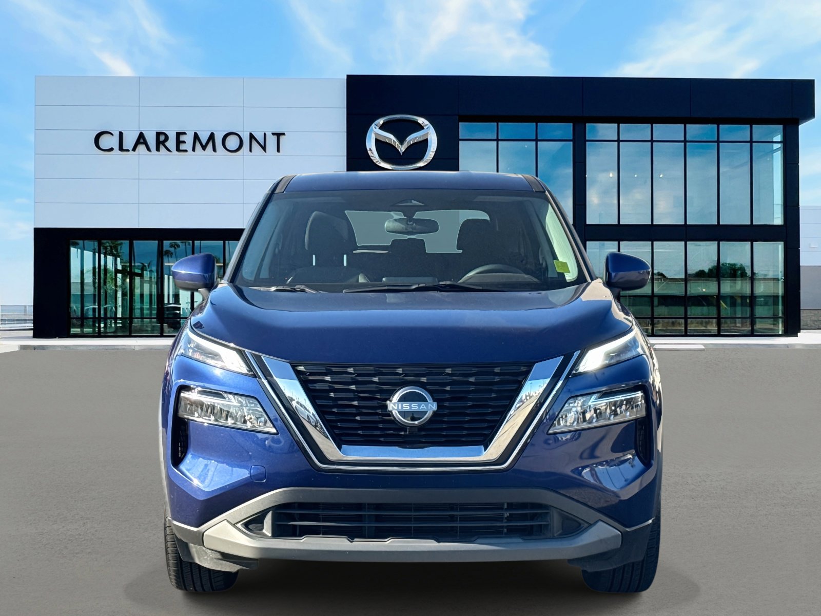 Used 2023 Nissan Rogue SV image 2