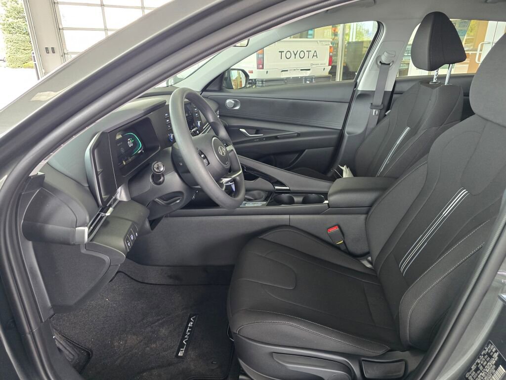New 2026 Hyundai Elantra Hybrid FWD image 18