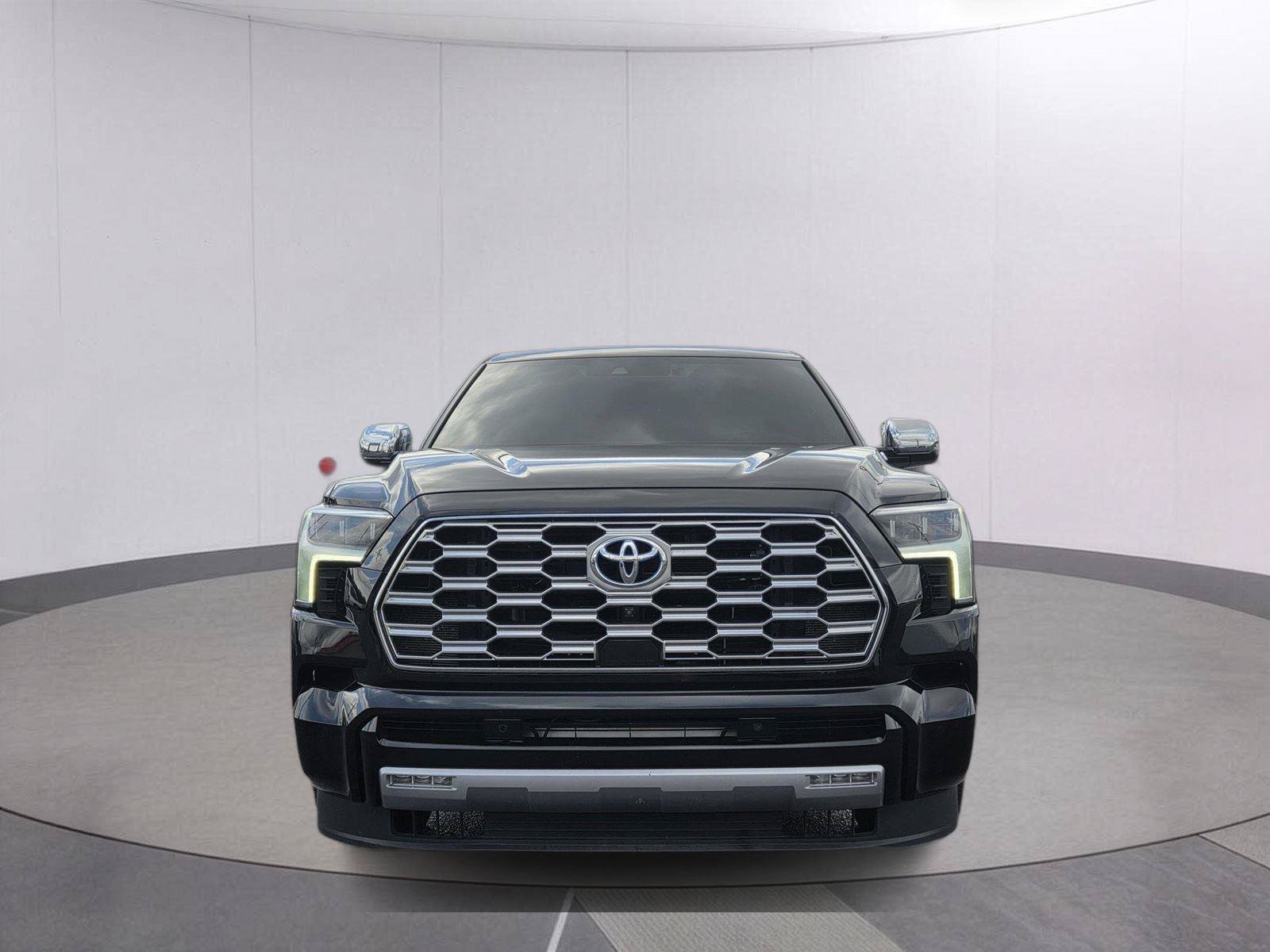 Used 2023 Toyota Sequoia Capstone RWD image 2