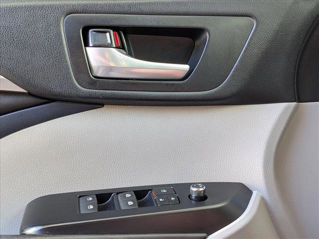 Used 2018 Toyota Highlander XLE image 3