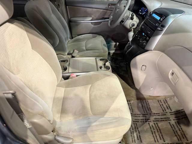 Used 2010 Toyota Sienna LE FWD image 29