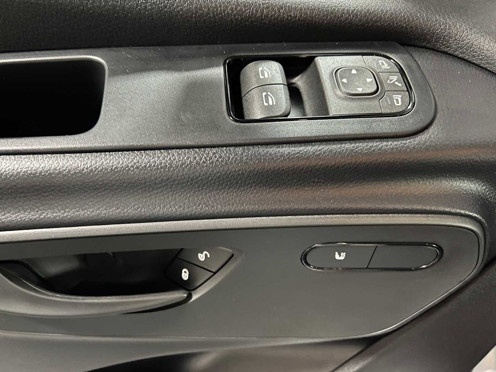 Used 2025 Mercedes-Benz Sprinter 2500 image 21