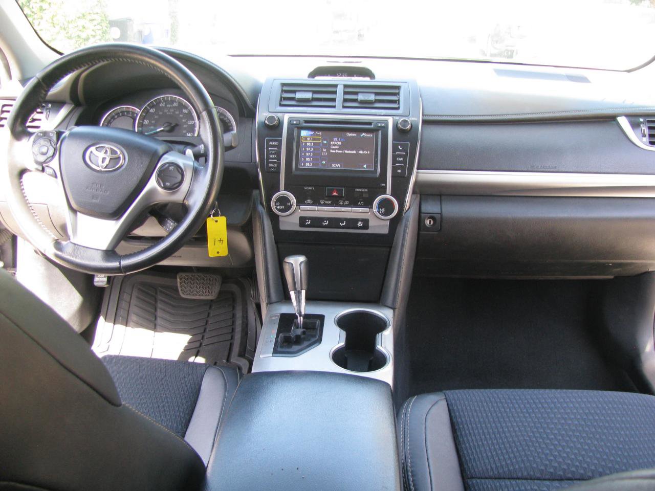 Used 2013 Toyota Camry SE FWD image 15