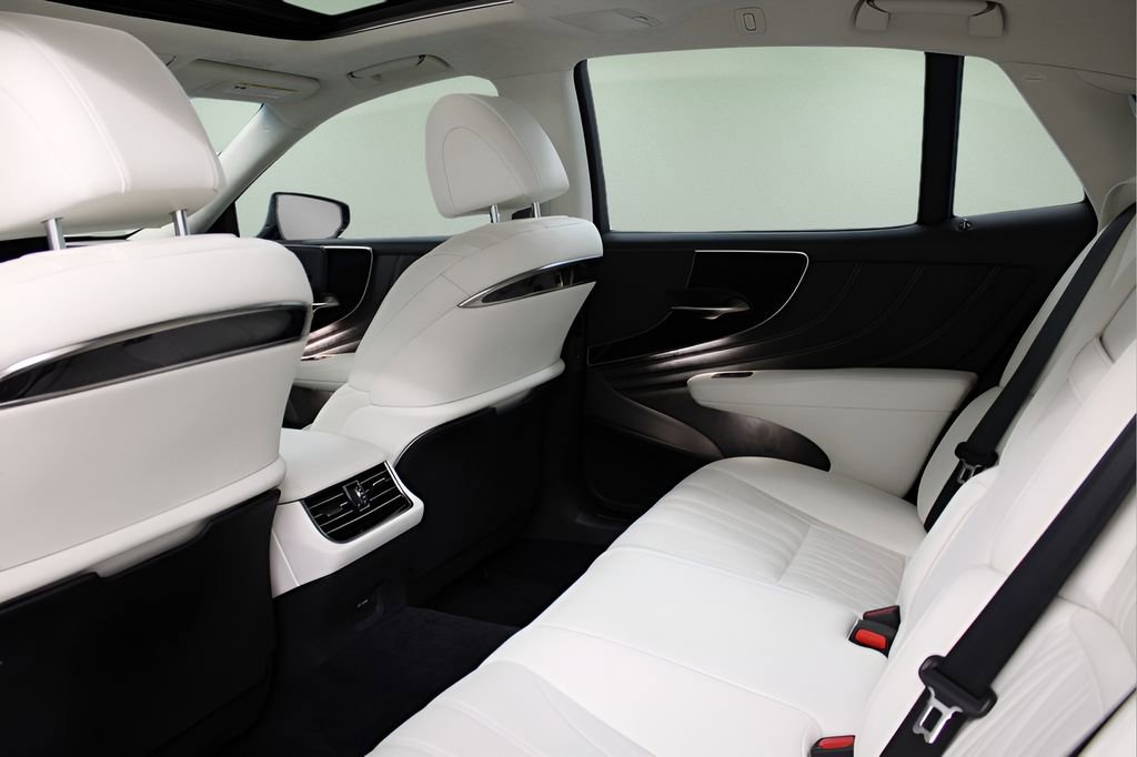 Used 2023 Lexus LS 500 w/ Interior Upgrade Package image 17