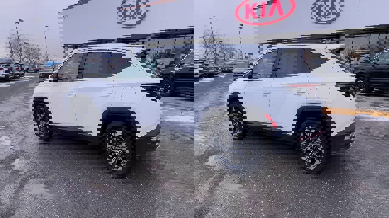 Used 2022 Hyundai Tucson Limited w/ Cargo Package AWD/4WD image 6