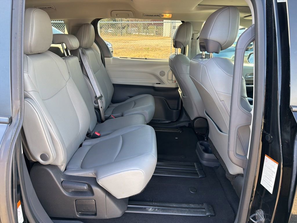 Used 2024 Toyota Sienna XLE image 28