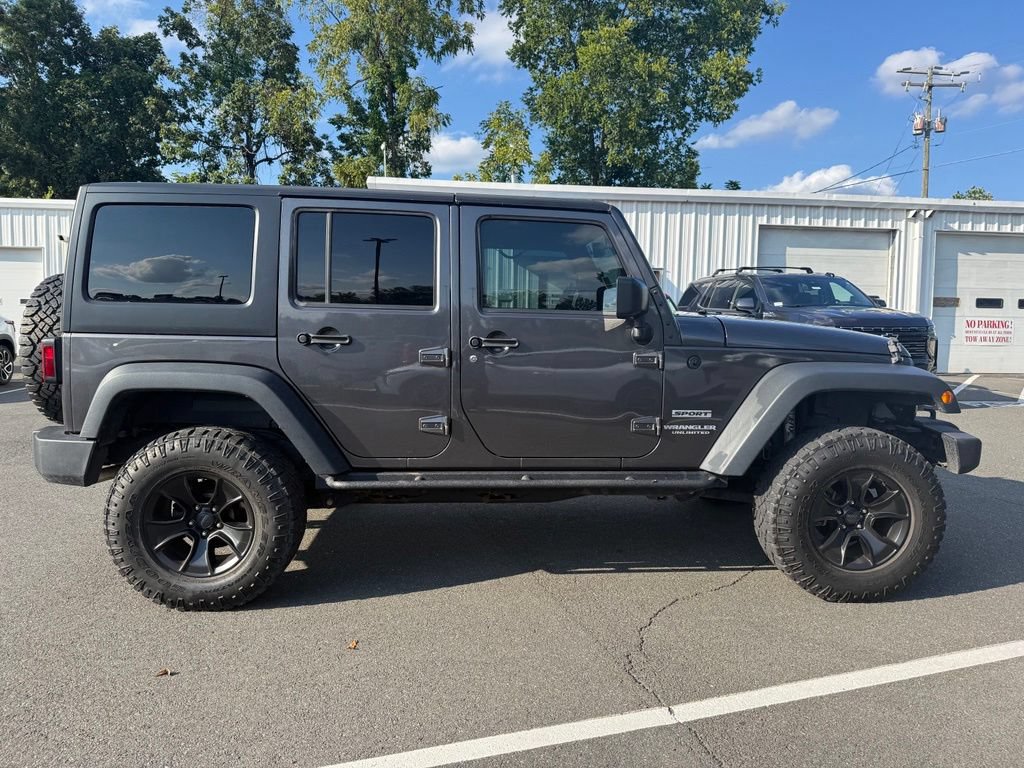 Used 2017 Jeep Wrangler Unlimited Rubicon w/ Connectivity Group AWD/4WD image 6