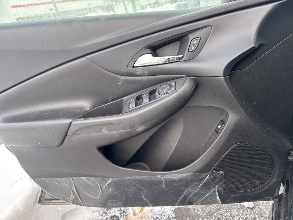 Used 2017 Chevrolet Volt LT w/ Comfort Package image 9