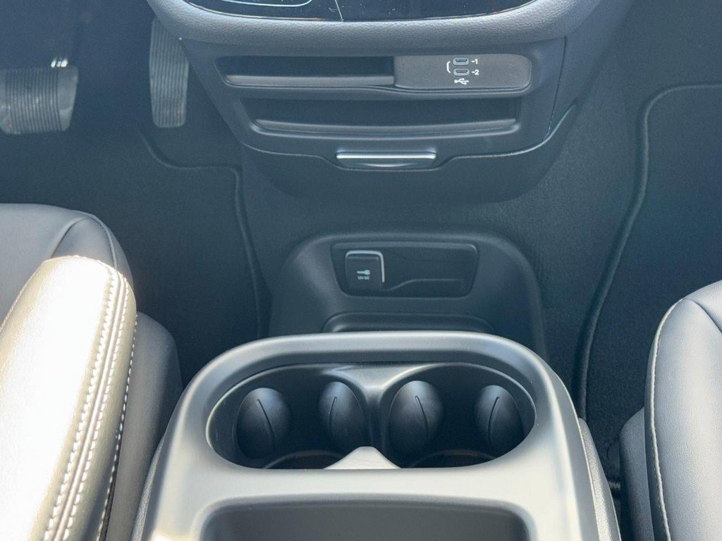 New 2026 Chrysler Pacifica Select image 10
