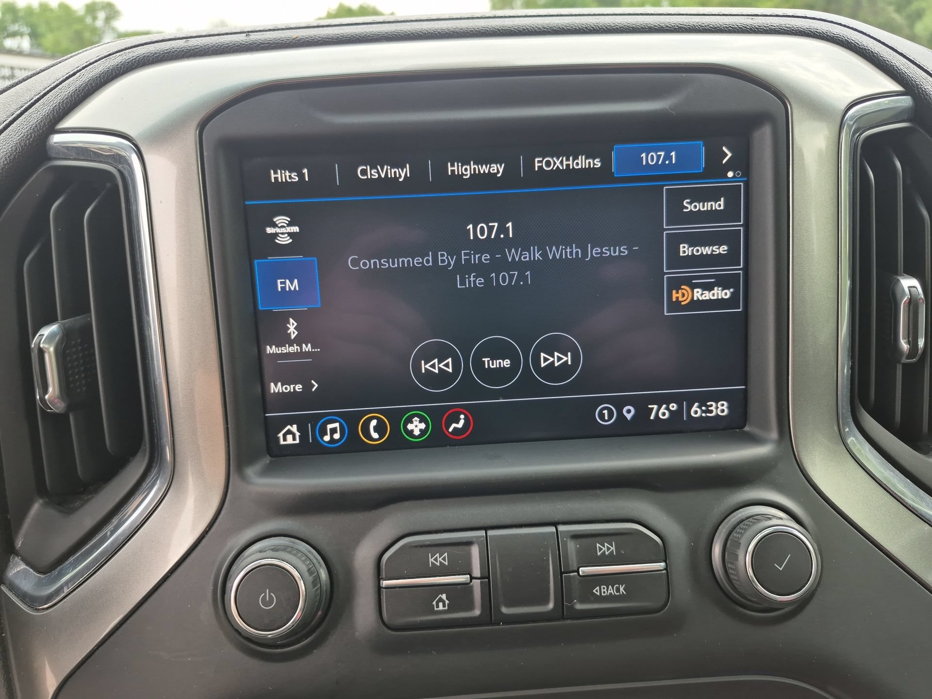 Used 2021 Chevrolet Silverado 1500 LT Trail Boss AWD/4WD image 14