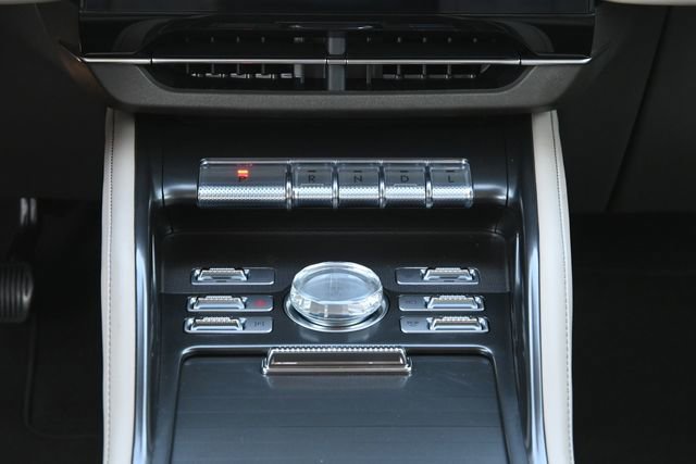 Used 2025 Lincoln Nautilus Premier image 18