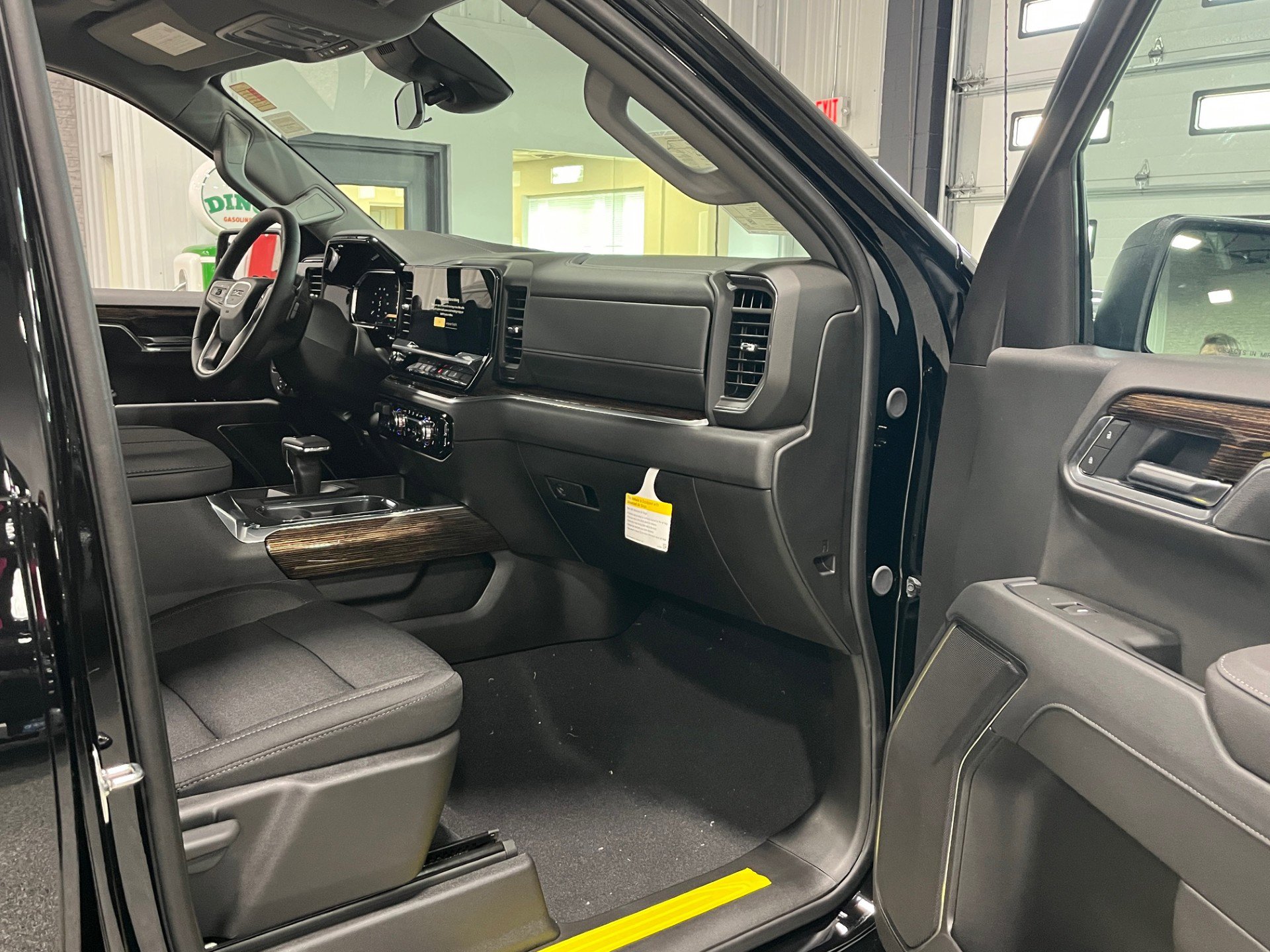 New 2026 GMC Sierra 1500 Elevation image 9