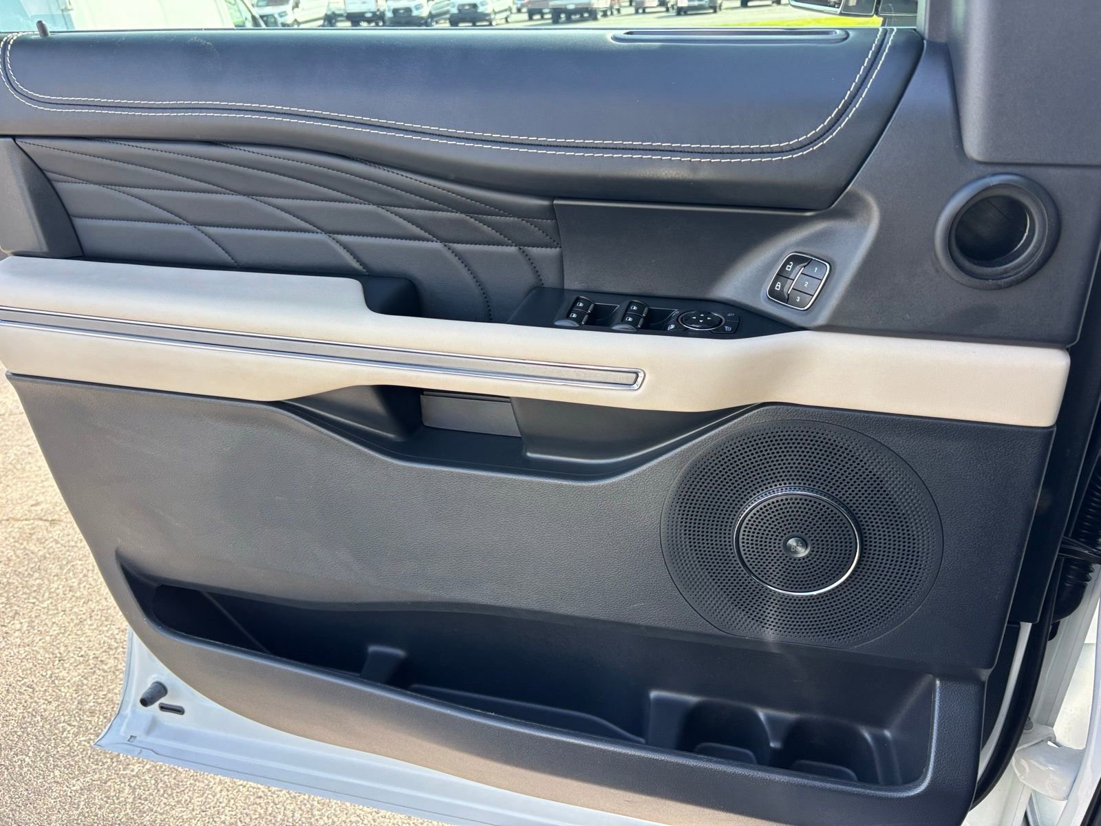 Used 2024 Ford Expedition Max Platinum image 16