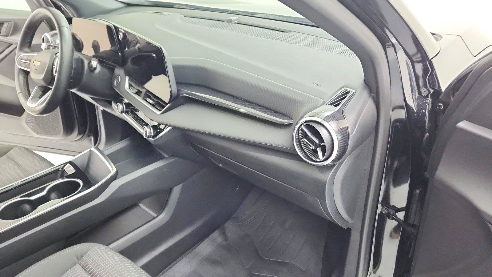 Used 2025 Chevrolet Equinox LT FWD image 26