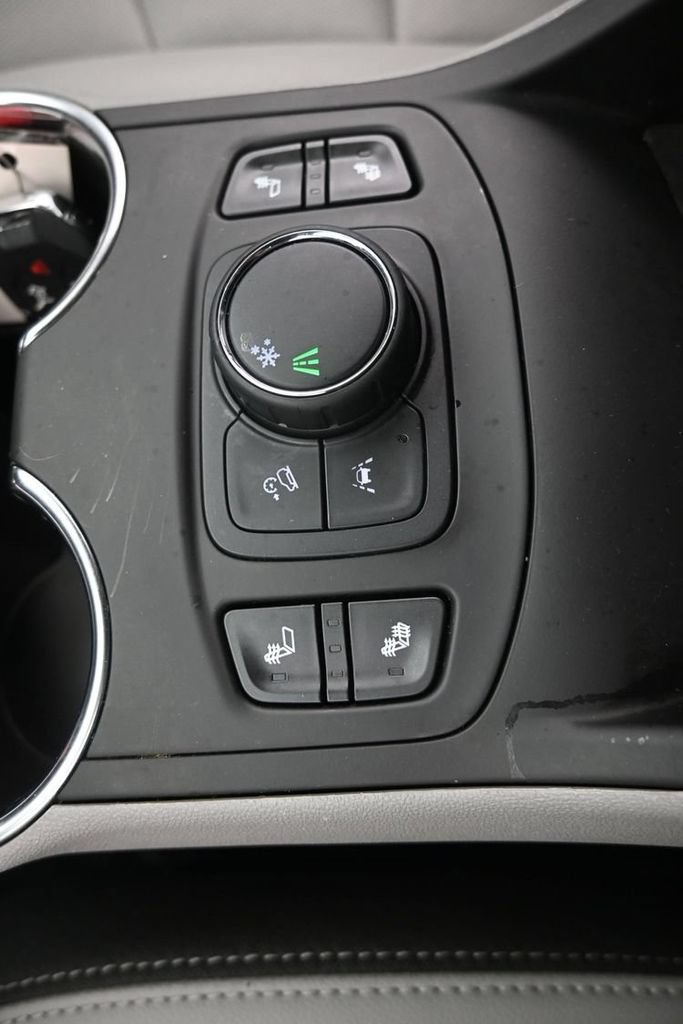 Used 2024 GMC Terrain SLT w/ Infotainment Package II FWD image 33