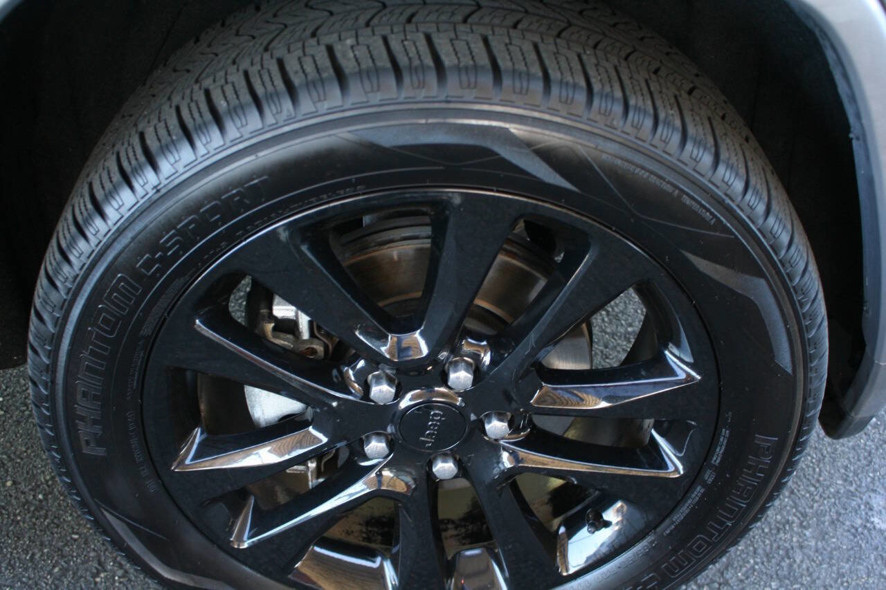 Used 2017 Jeep Grand Cherokee Altitude image 27