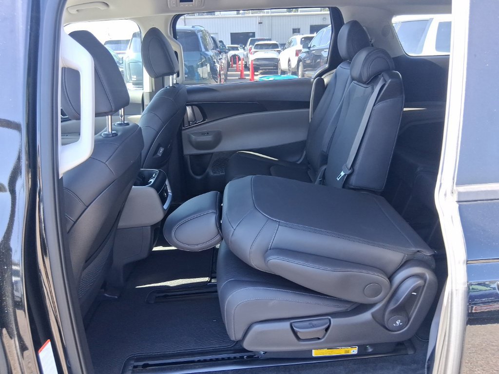 Certified 2026 Kia Carnival FWD image 18