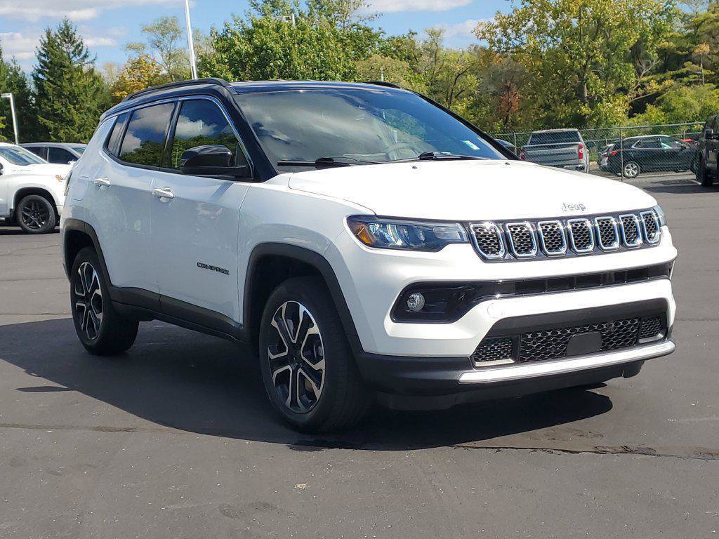 Used 2023 Jeep Compass Limited AWD/4WD image 2